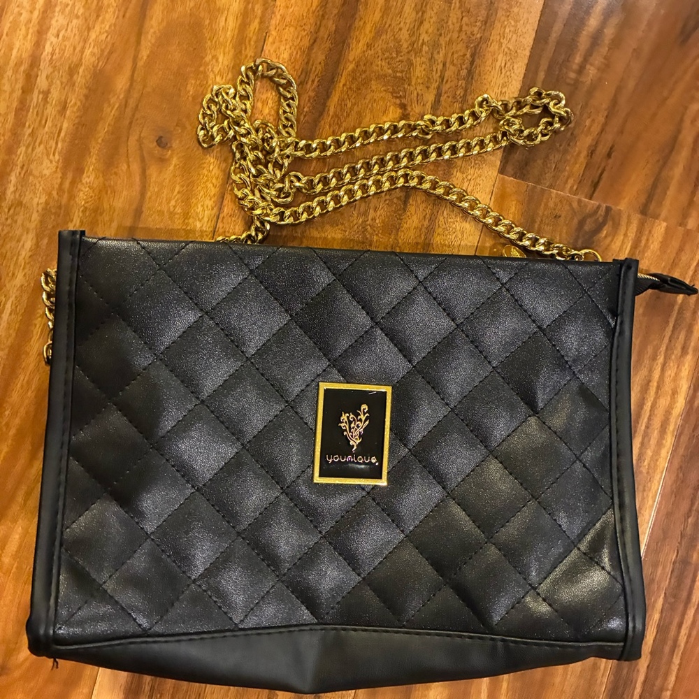 Younique Black Quilted Crossbody Bag Makeup Case‎ Gold Chain Removable Strap